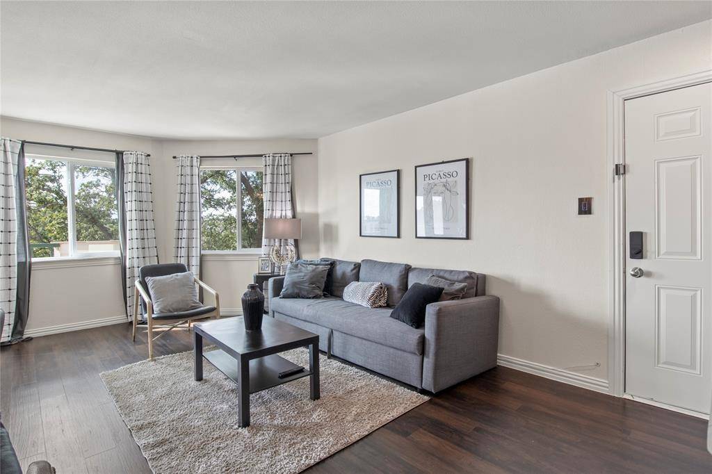 2310 Balsam Drive #B301, Arlington, TX 76006