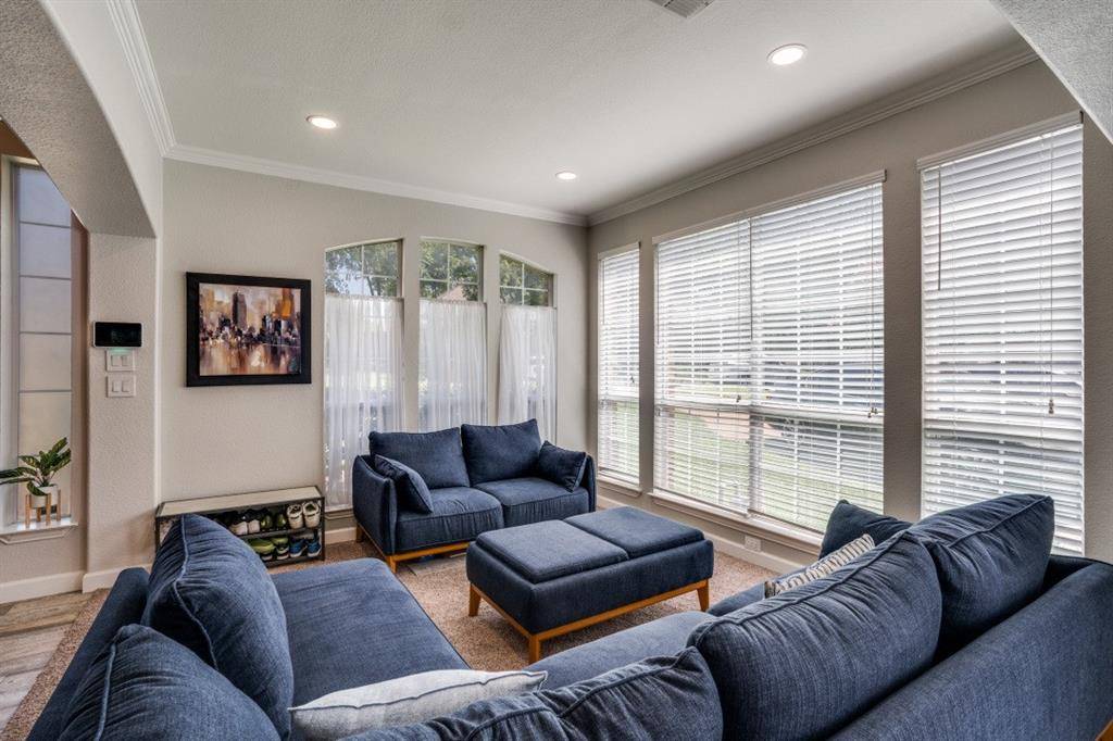 611 Creekwood Lane, Grand Prairie, TX 75052