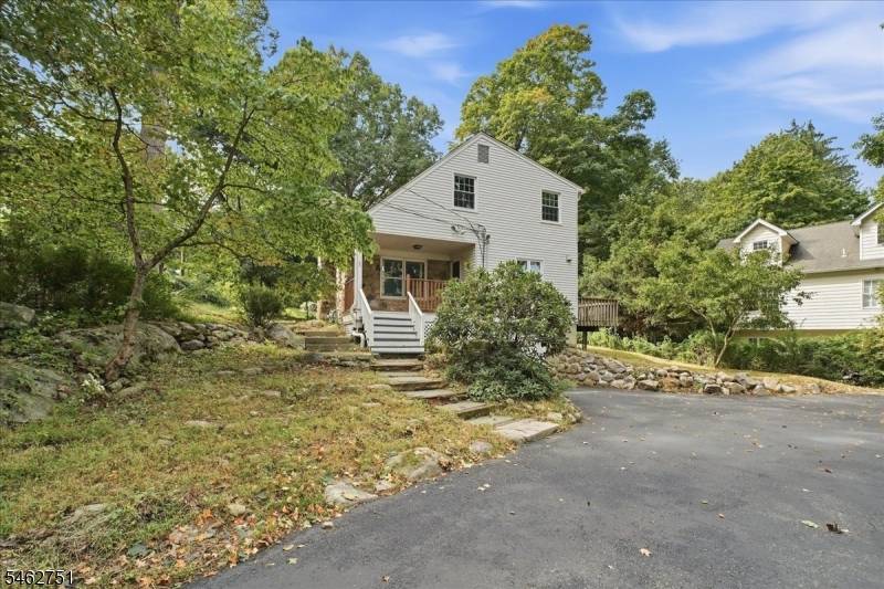 42 Fayson Lake Rd, Kinnelon Boro, NJ 07405