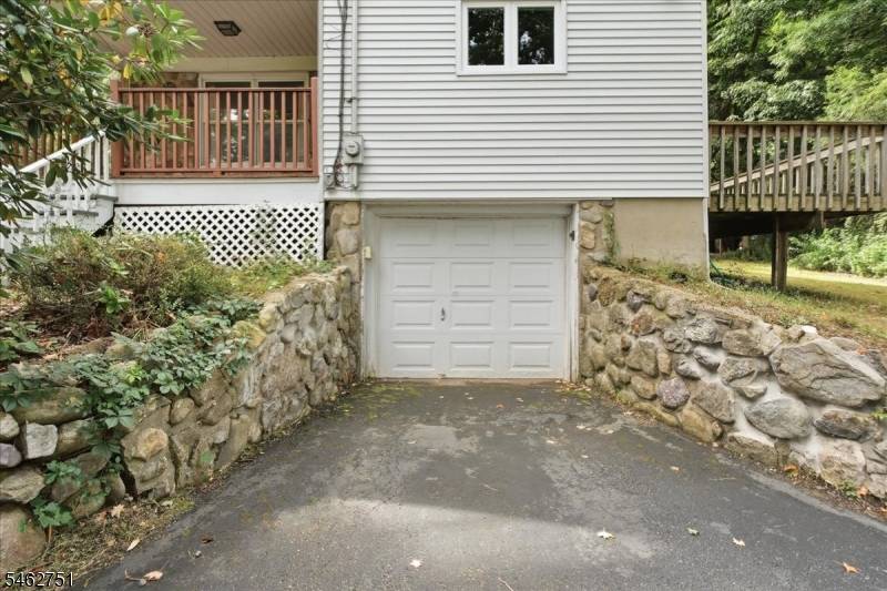 42 Fayson Lake Rd, Kinnelon Boro, NJ 07405