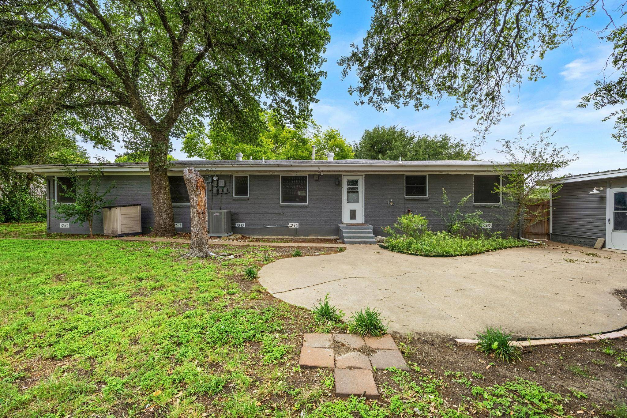 2215 N 9th ST, Temple, TX 76501