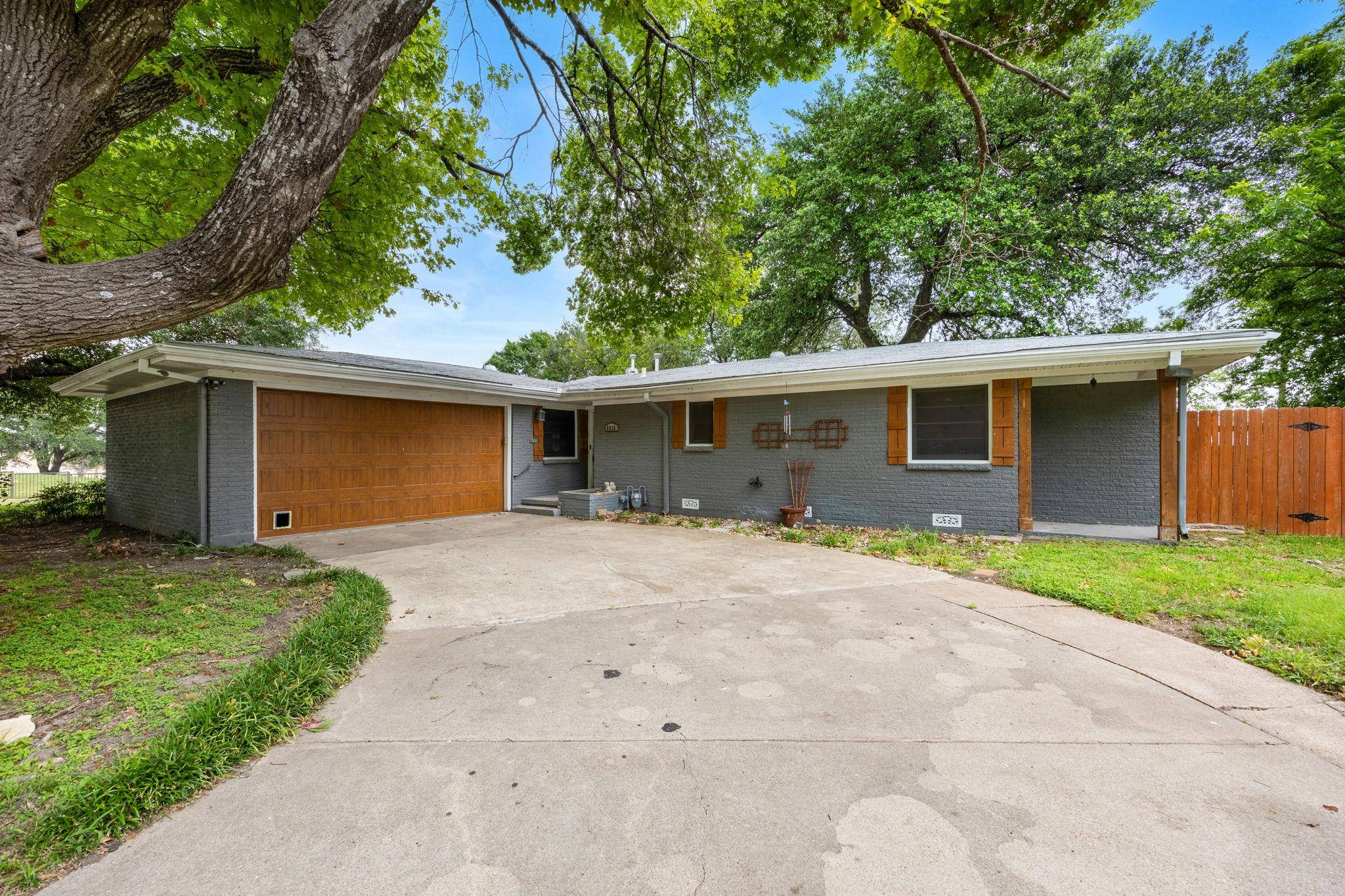 2215 N 9th ST, Temple, TX 76501