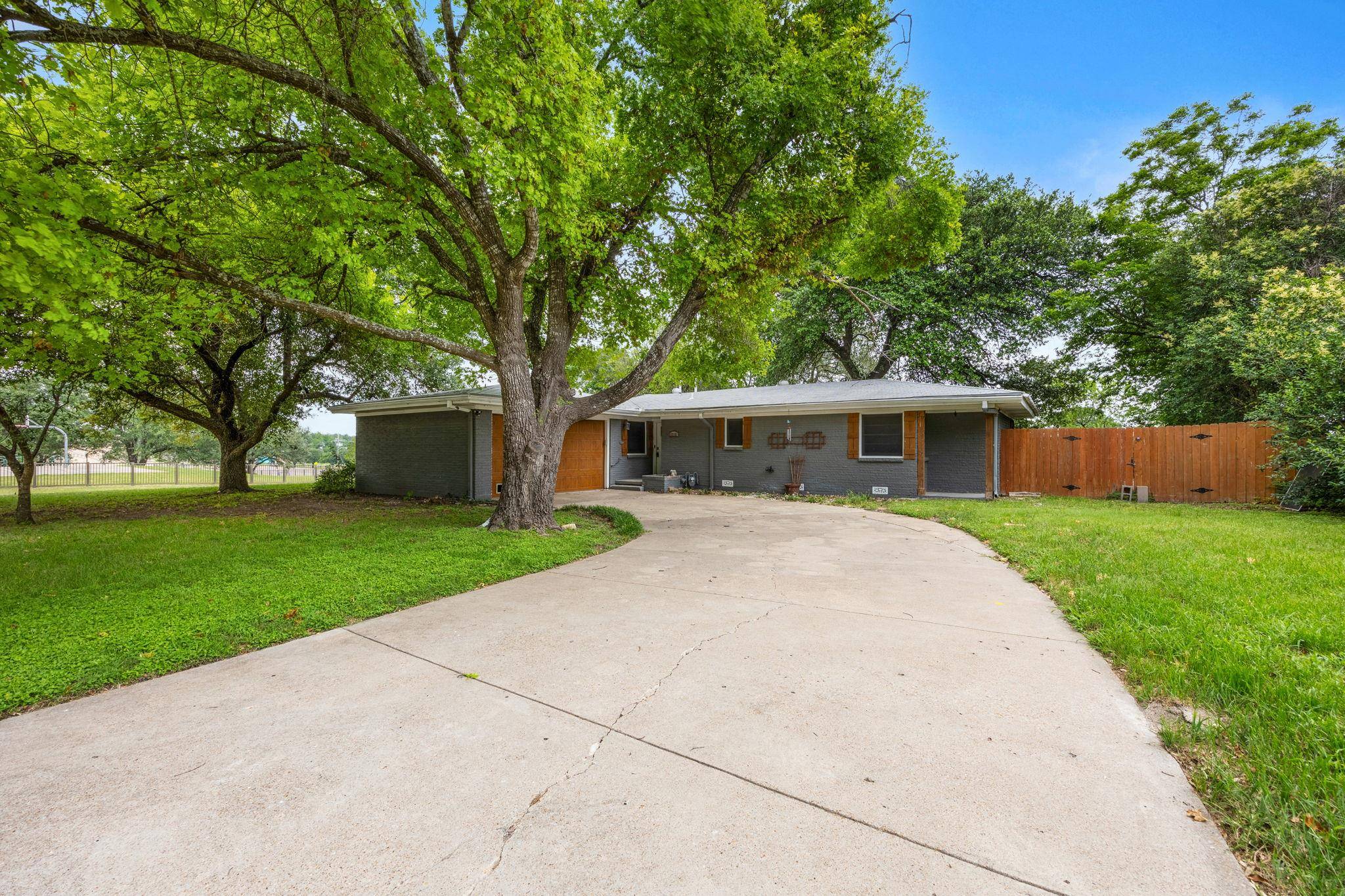 2215 N 9th ST, Temple, TX 76501