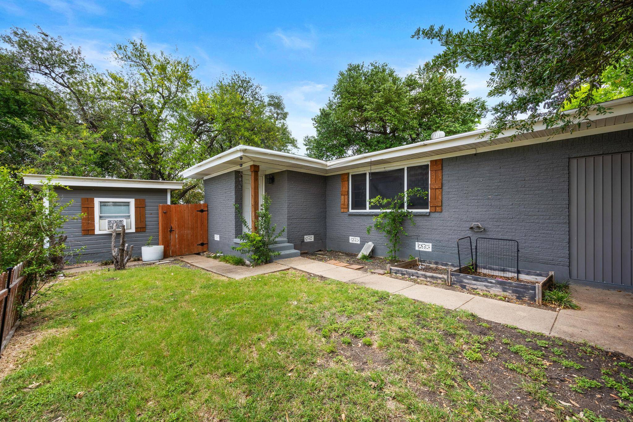 2215 N 9th ST, Temple, TX 76501