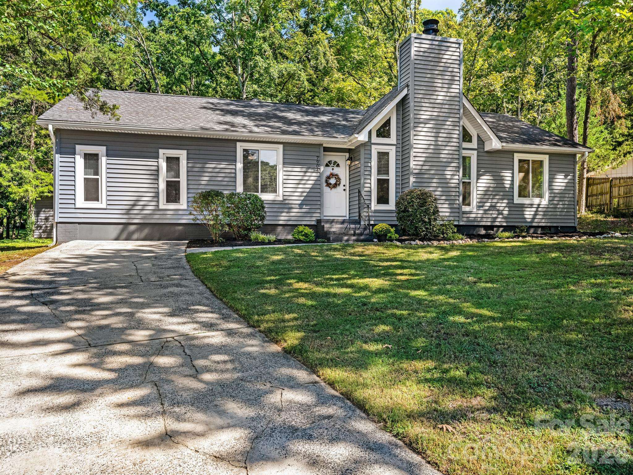 7904 Oakbark LN, Charlotte, NC 28226