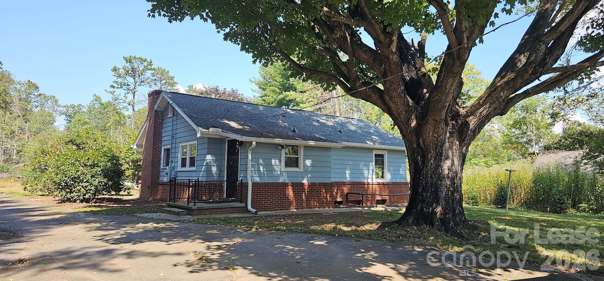 75 Oak Hill DR, Asheville, NC 28806