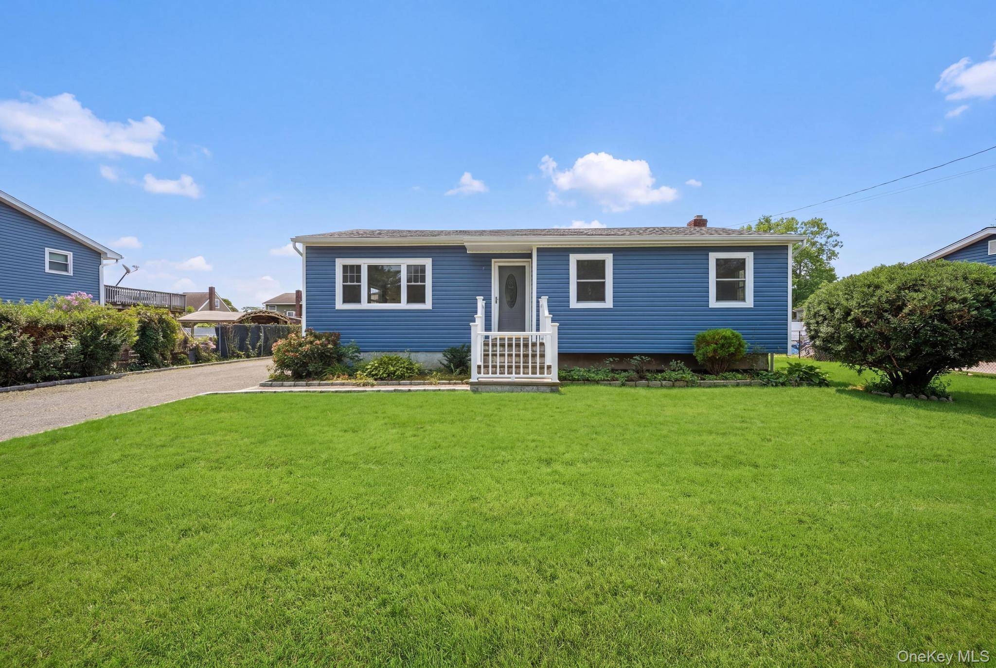 14 Holt ST, Amityville, NY 11701