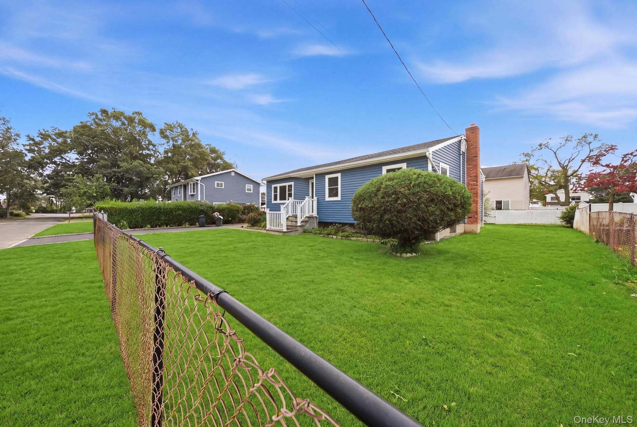 14 Holt ST, Amityville, NY 11701