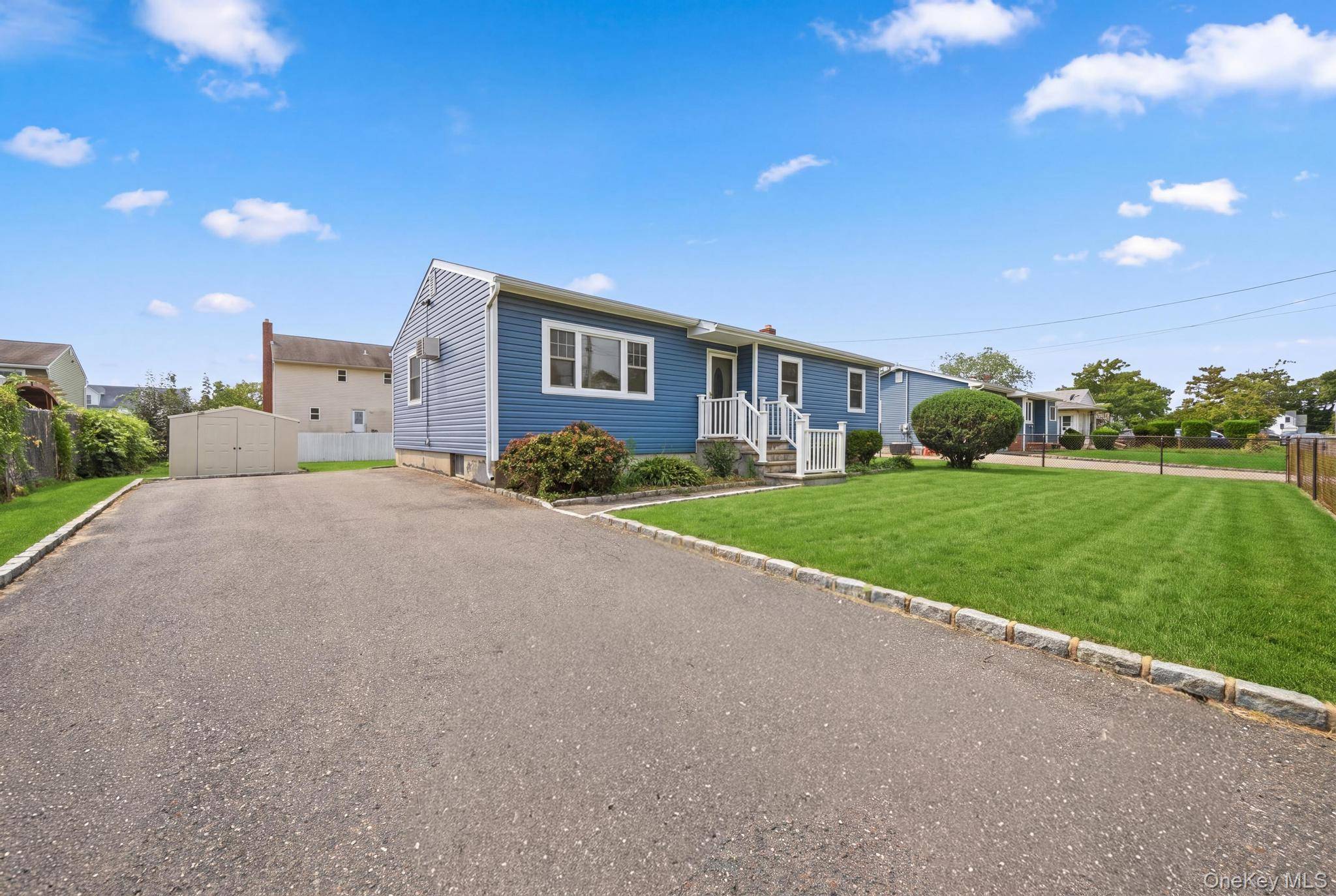 14 Holt ST, Amityville, NY 11701