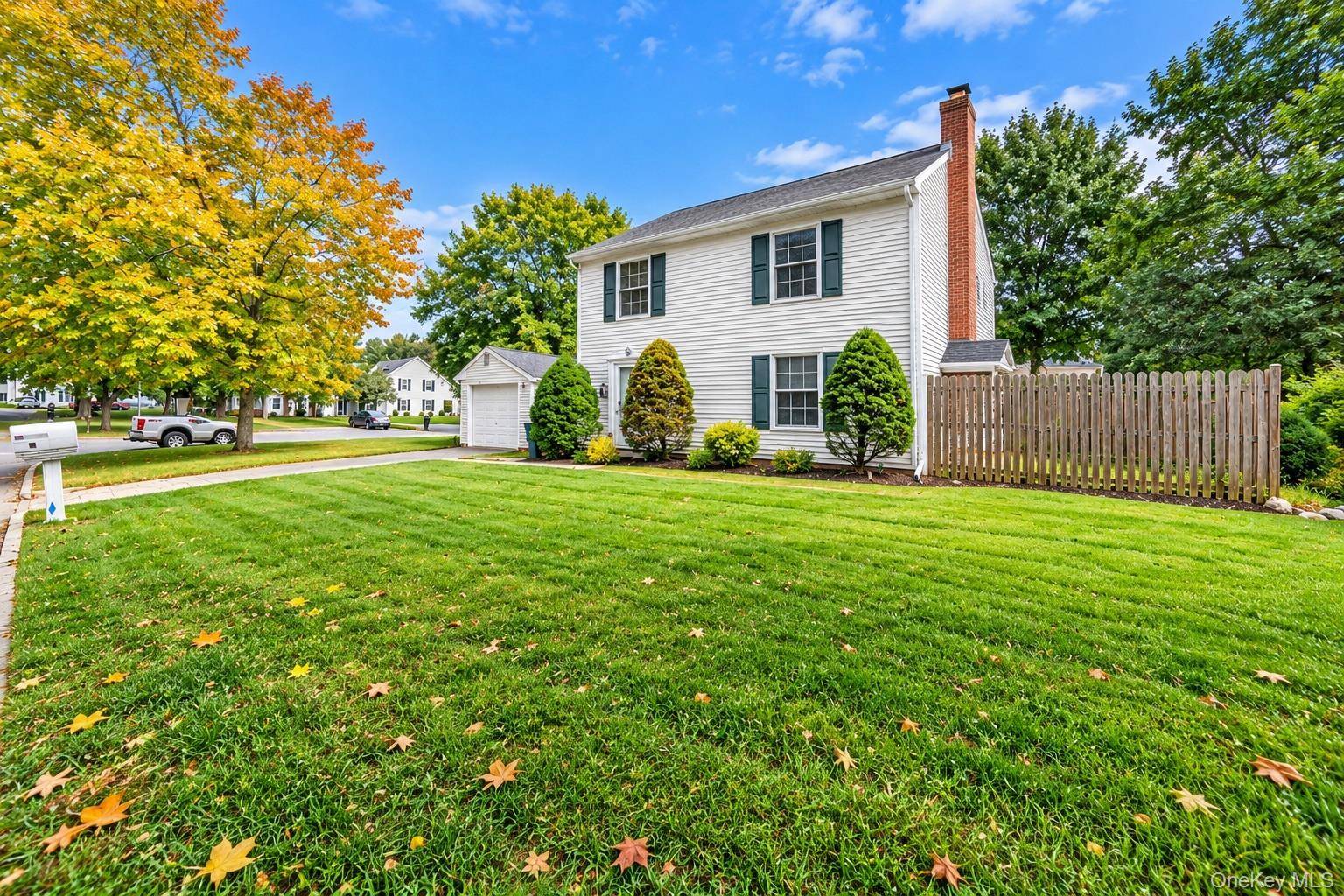 14 Petersburg CT, Coram, NY 11727