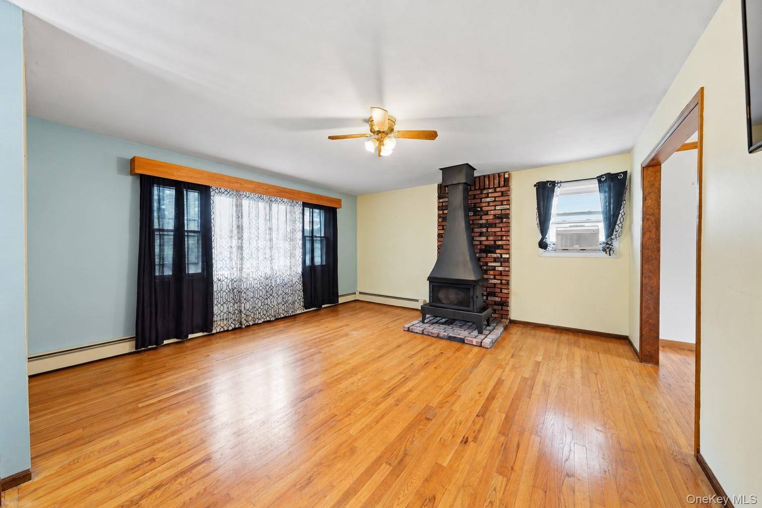 295 Depot RD, Huntington Station, NY 11746