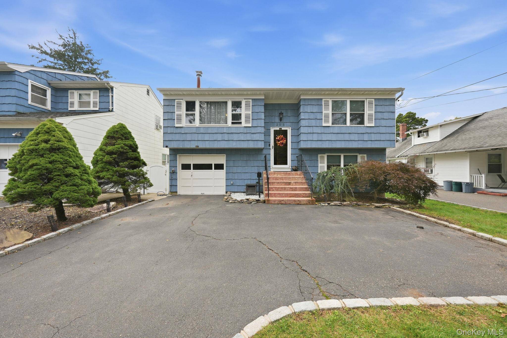 295 Depot RD, Huntington Station, NY 11746