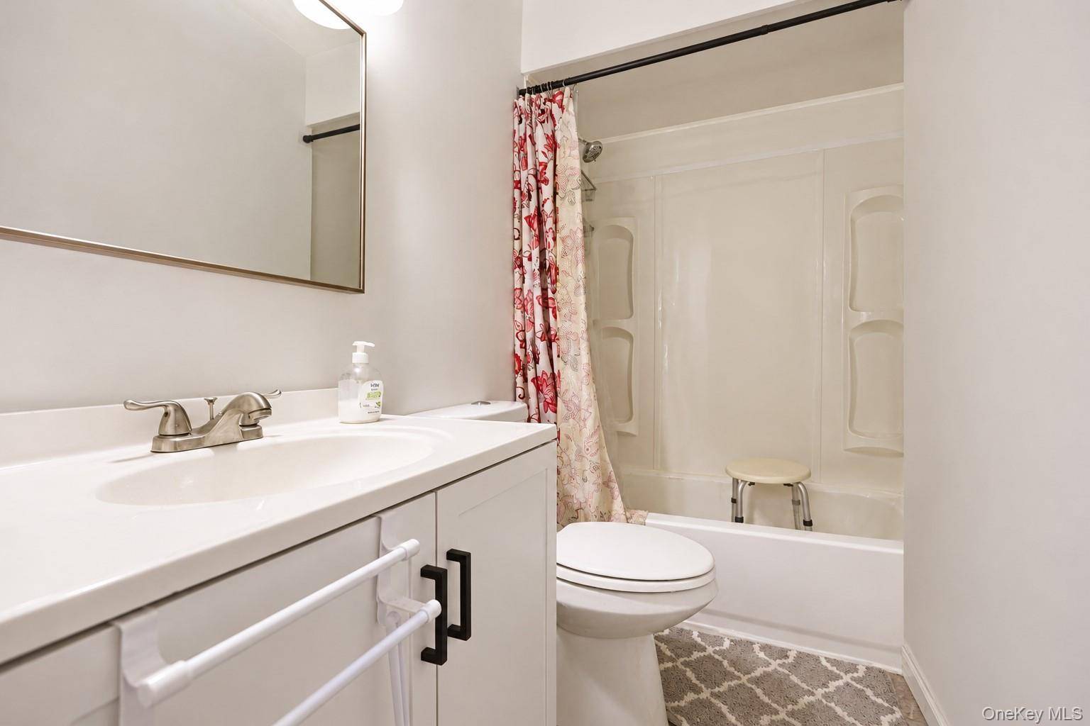 17 Betty CT, Staten Island, NY 10303