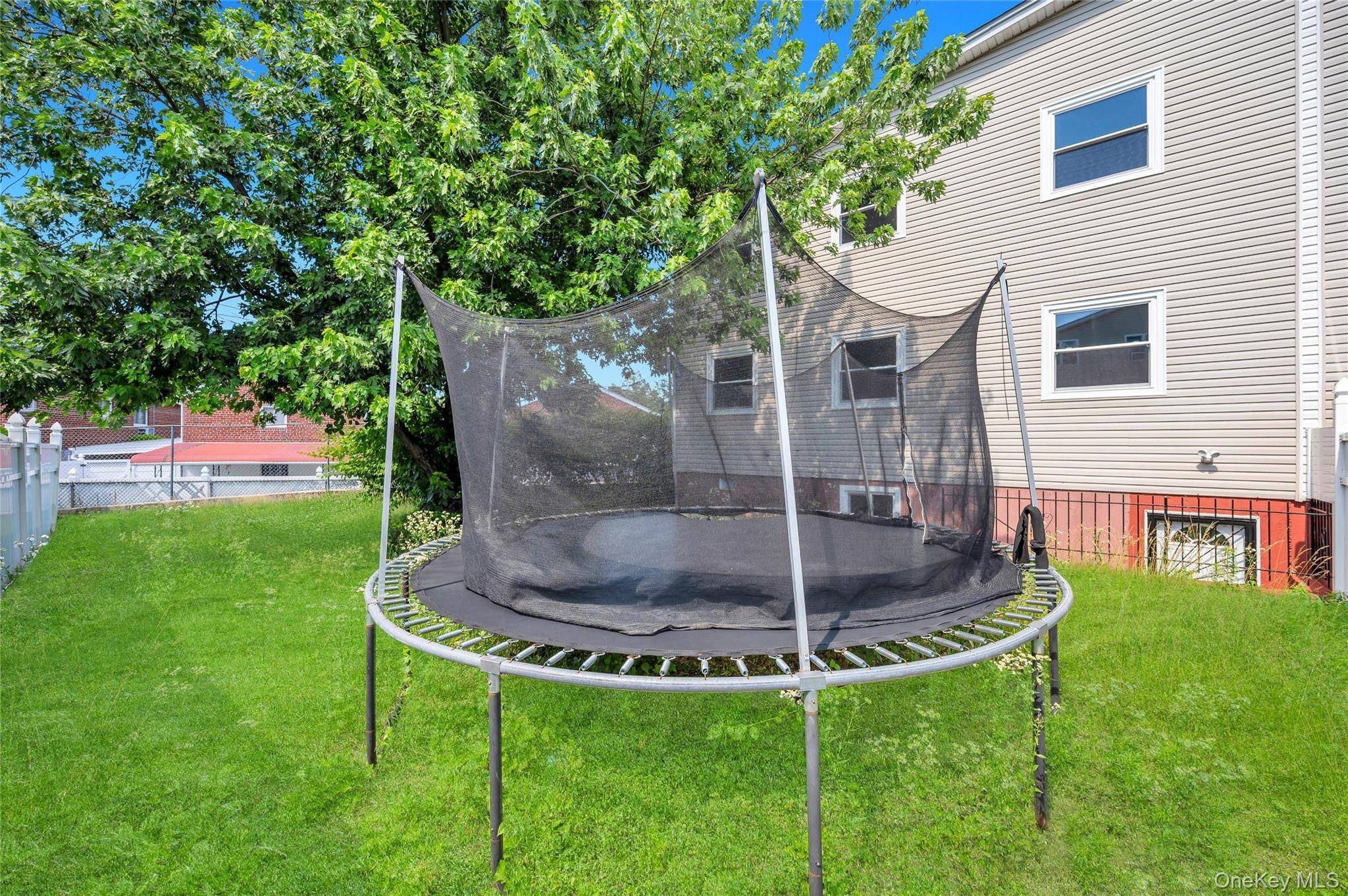 14014 Charles LN, Springfield Gardens, NY 11413
