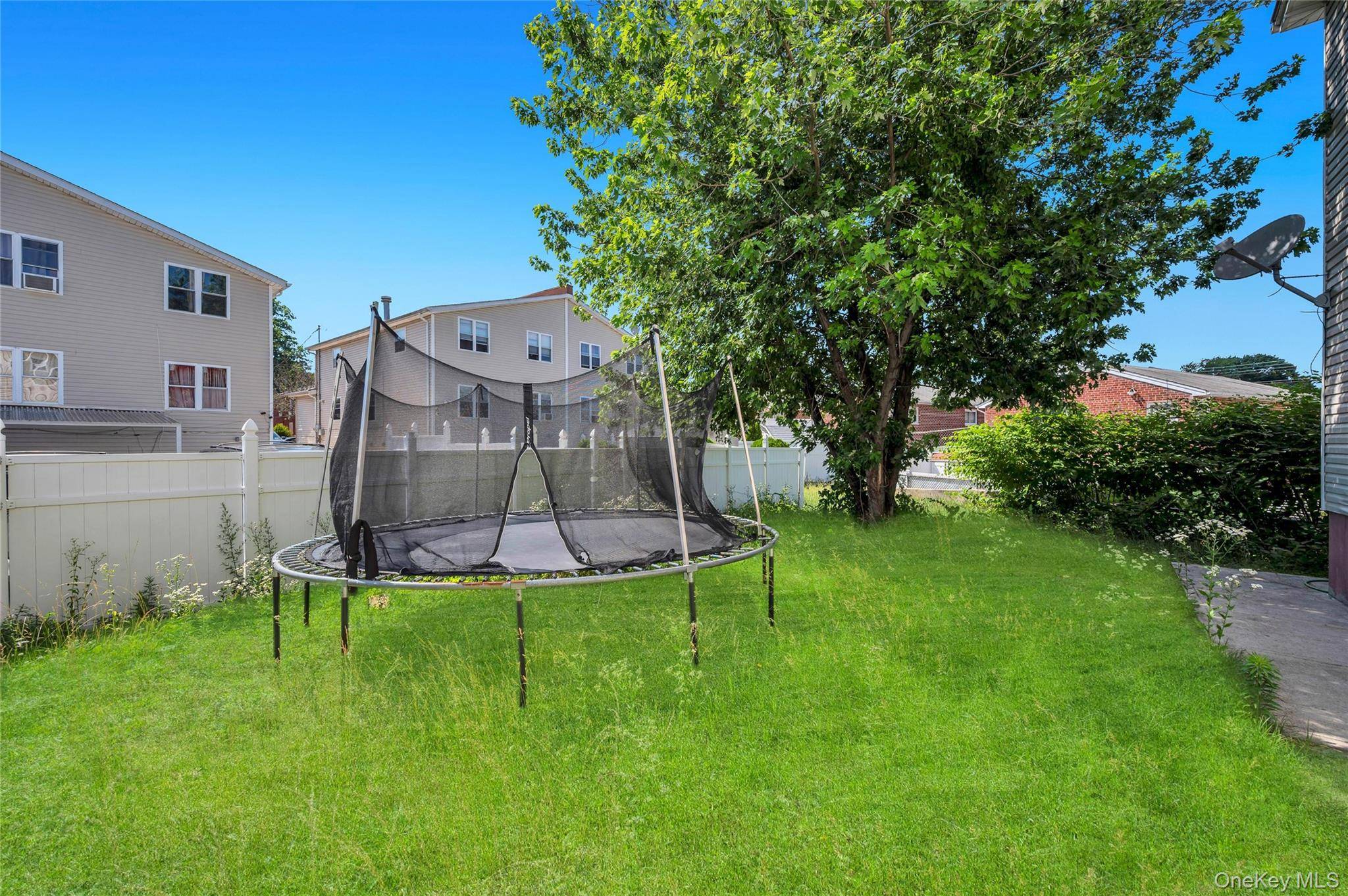 14014 Charles LN, Springfield Gardens, NY 11413