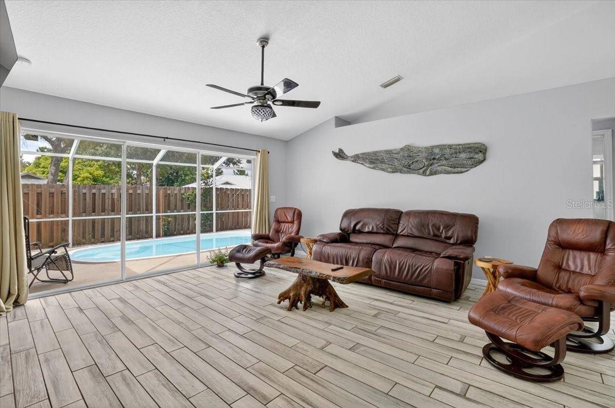 1881 SUMMER WALK CIR, Sarasota, FL 34232