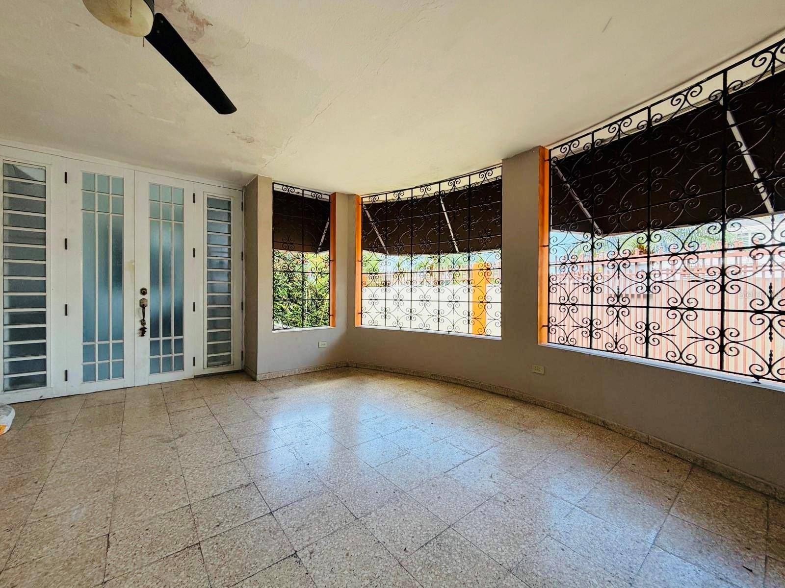 102 URANO, Carolina, PR 00979