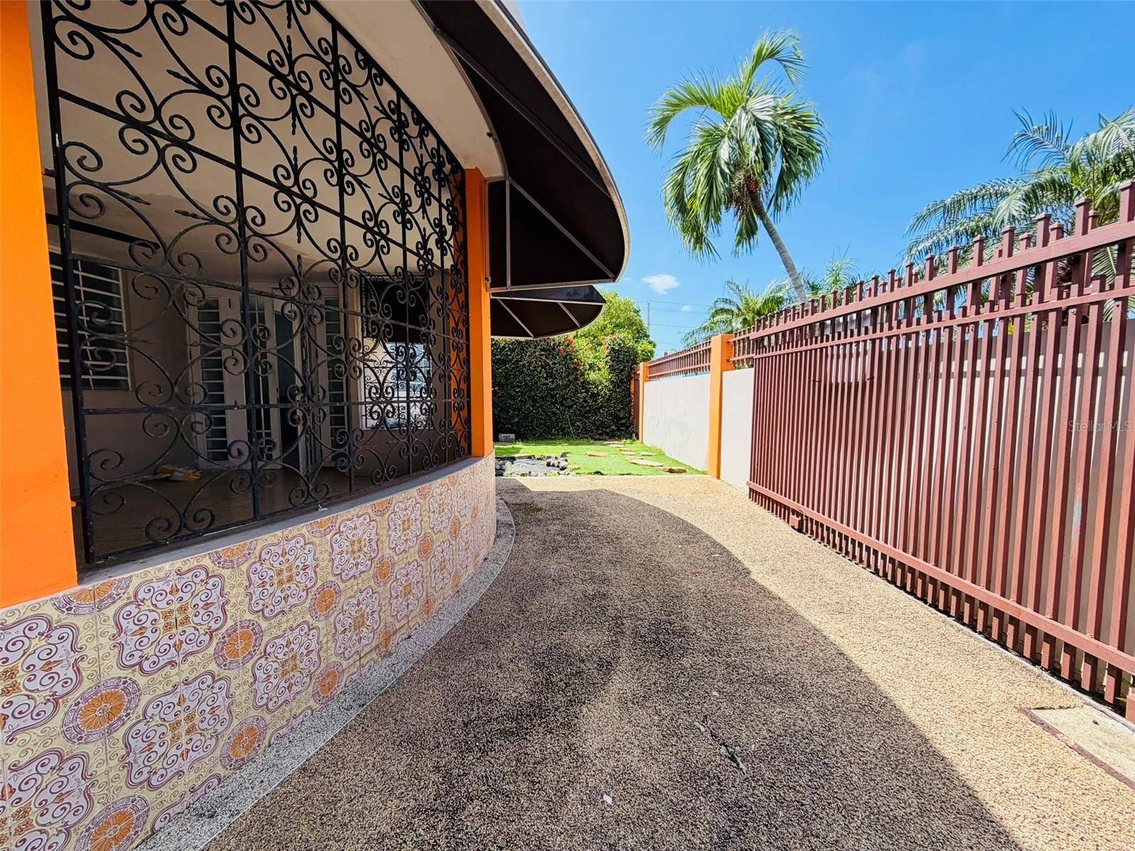 102 URANO, Carolina, PR 00979