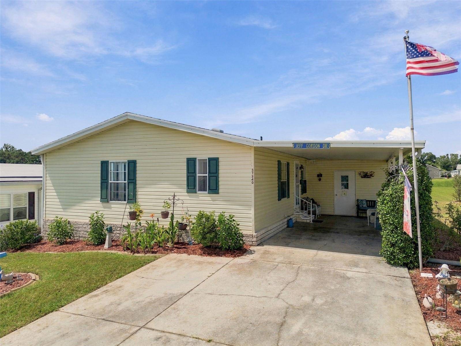 37340 NEUKOM AVE, Zephyrhills, FL 33541