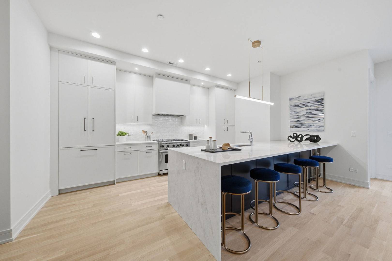 2481 N Milwaukee AVE #202, Chicago, IL 60647