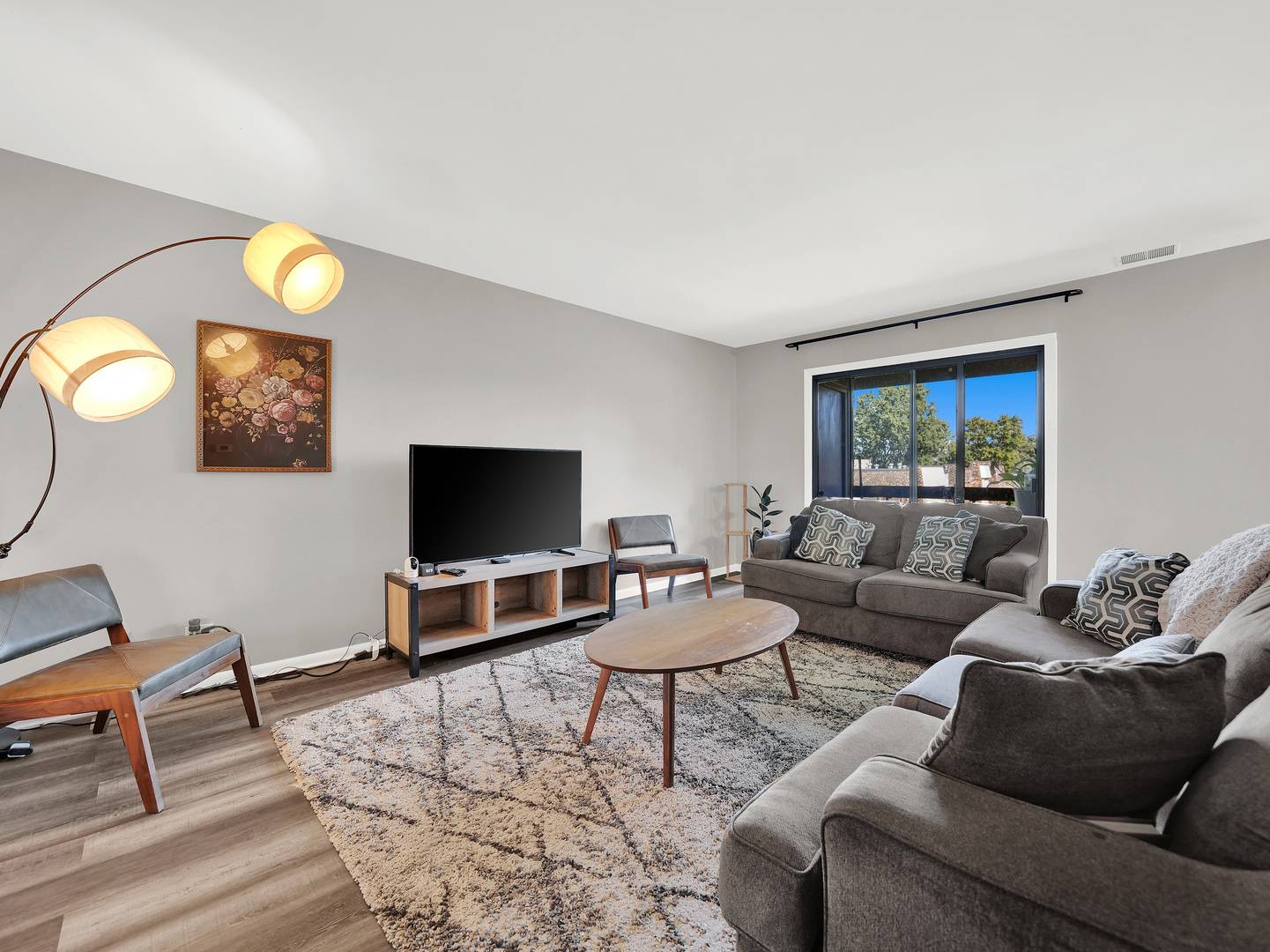 2212 Country Club DR #22C, Woodridge, IL 60517