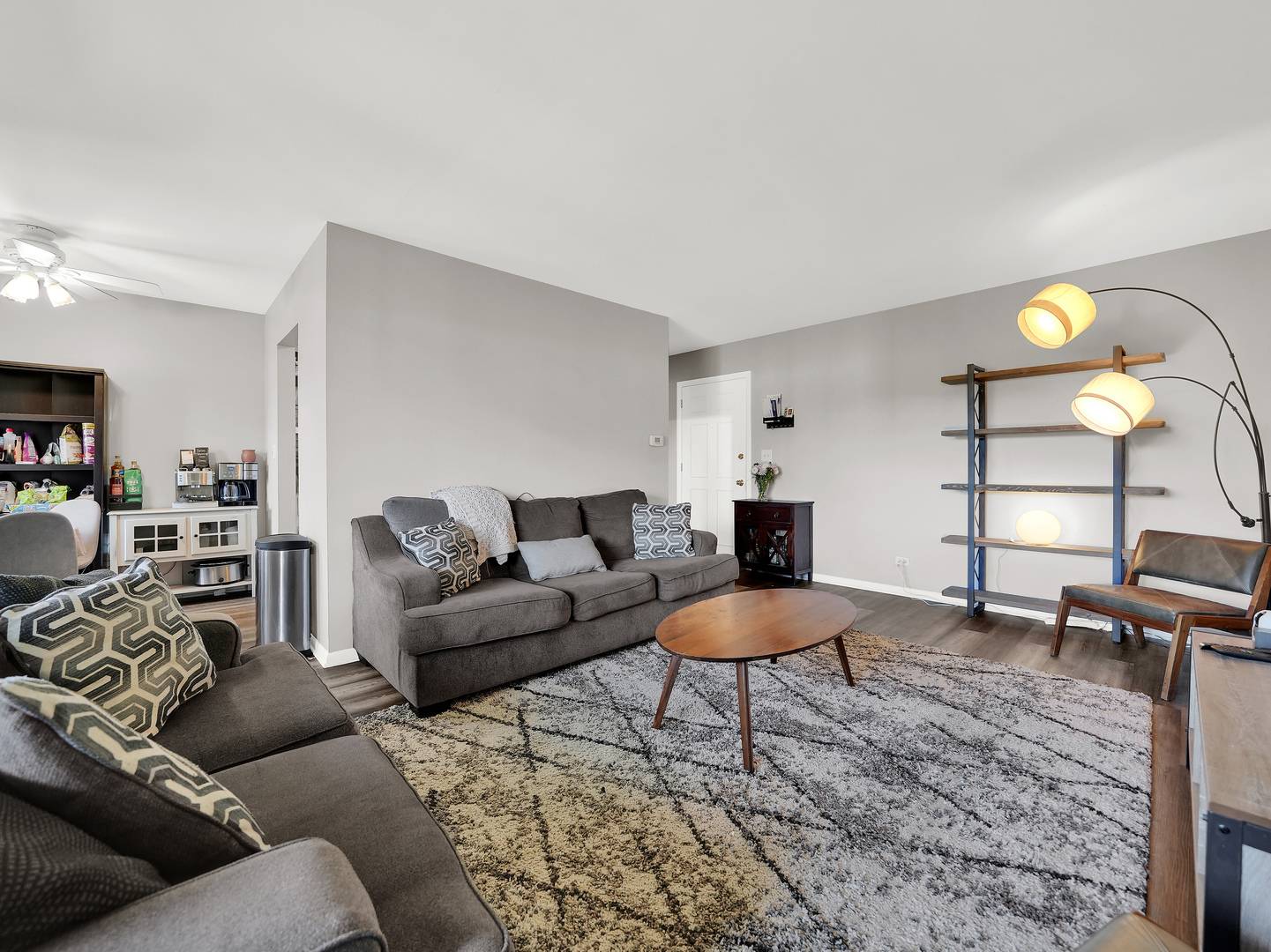 2212 Country Club DR #22C, Woodridge, IL 60517