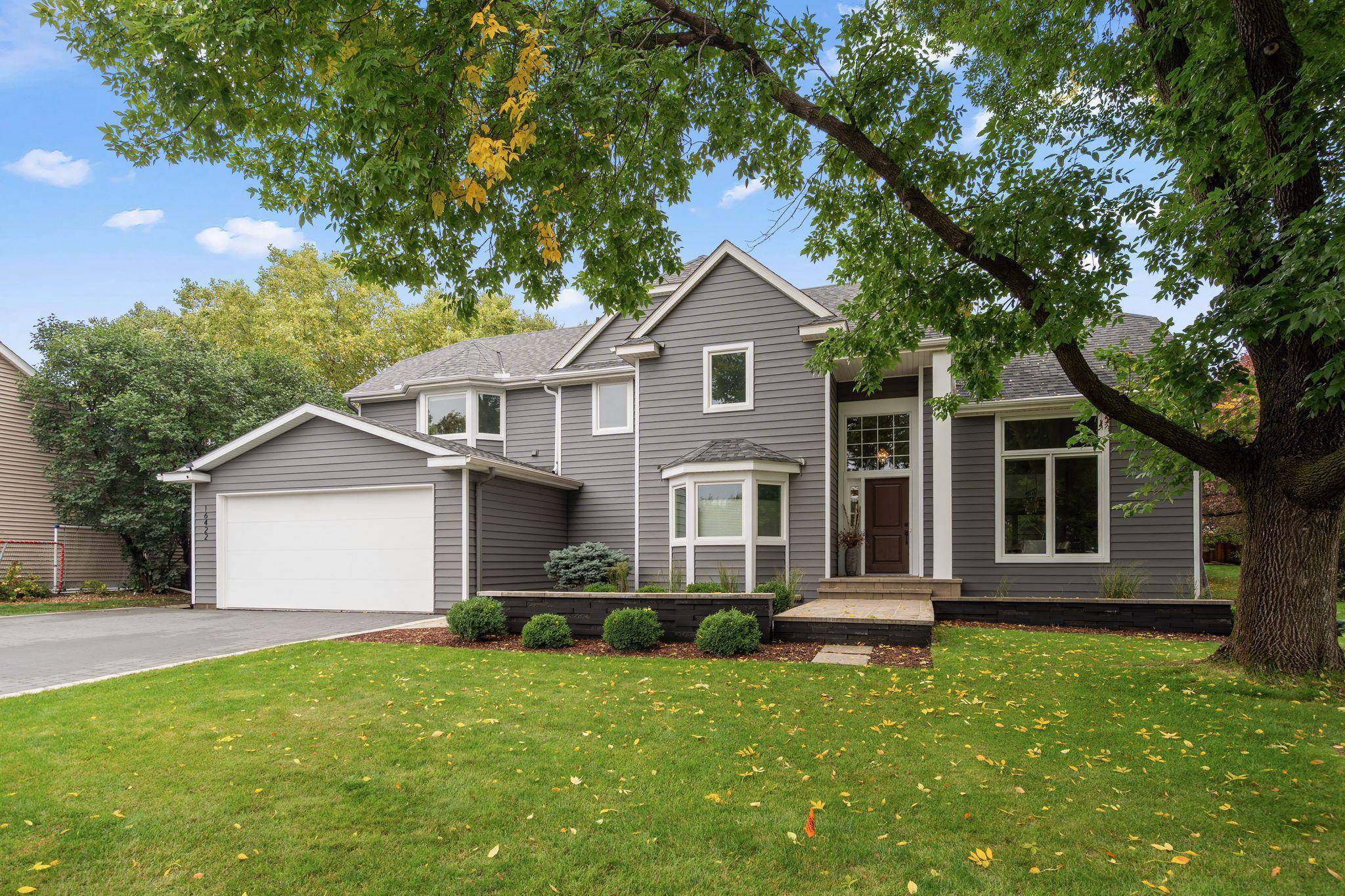 16422 Millford DR, Eden Prairie, MN 55347