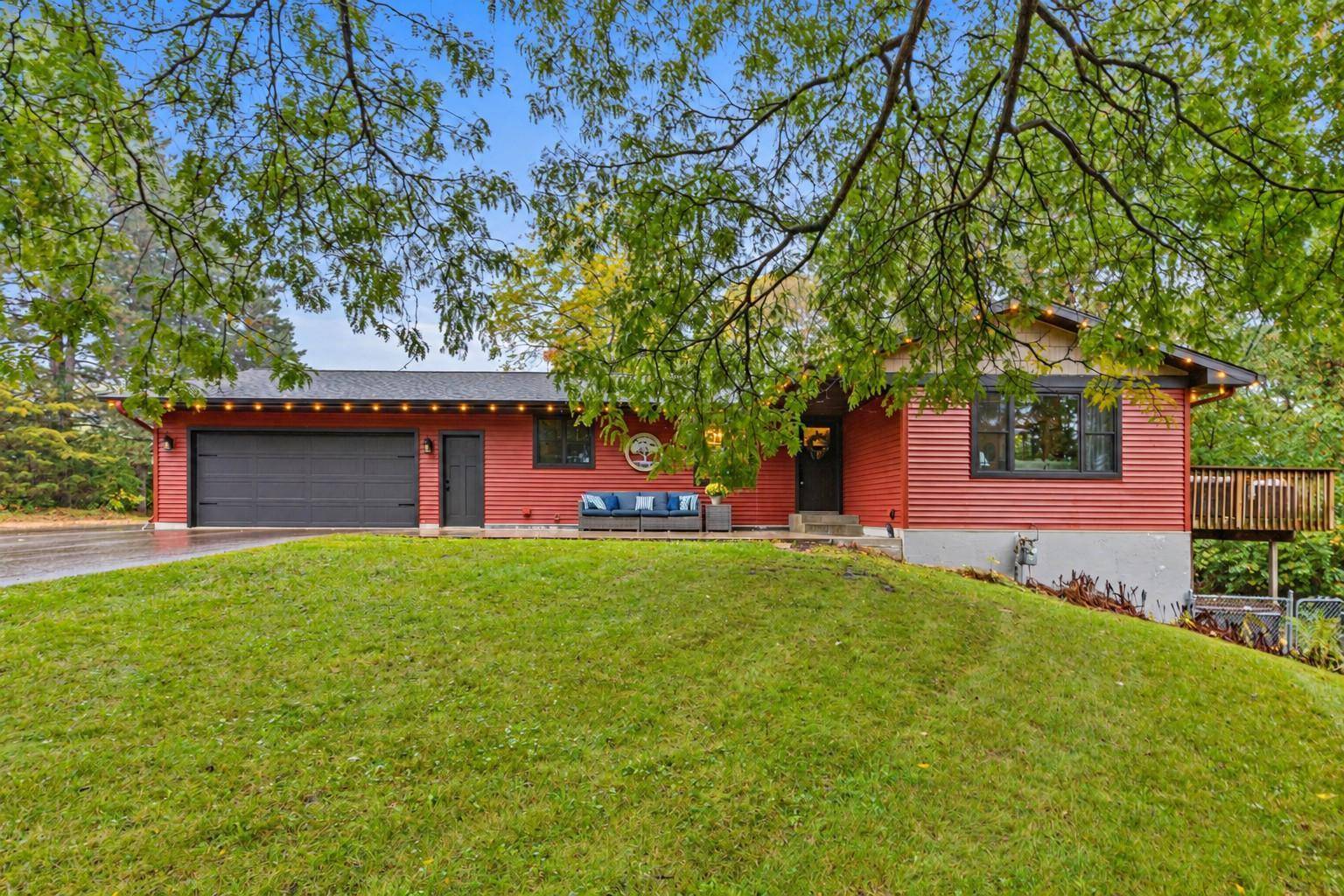 653 Deerwood DR, Hudson, WI 54016