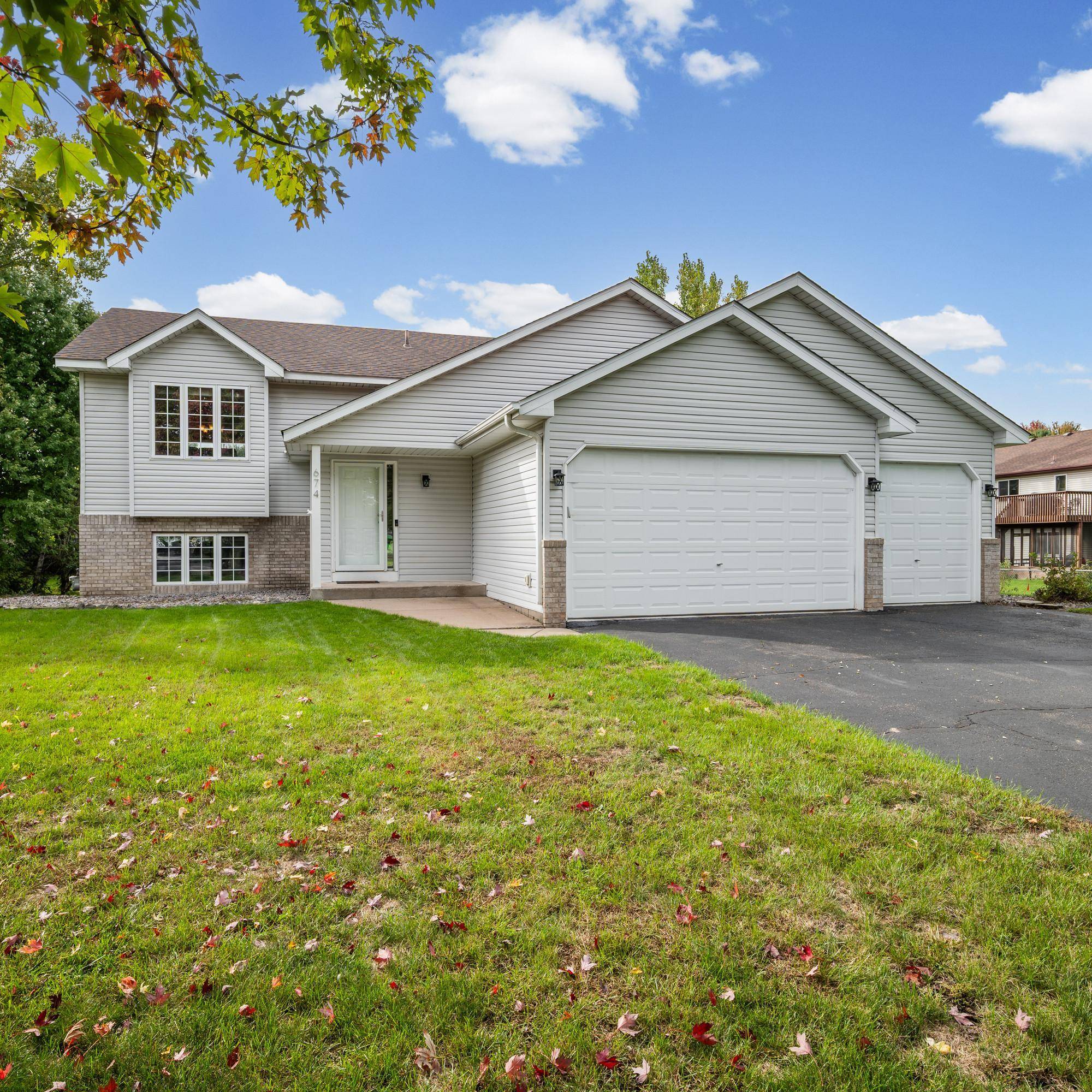674 Lois LN, Lino Lakes, MN 55014