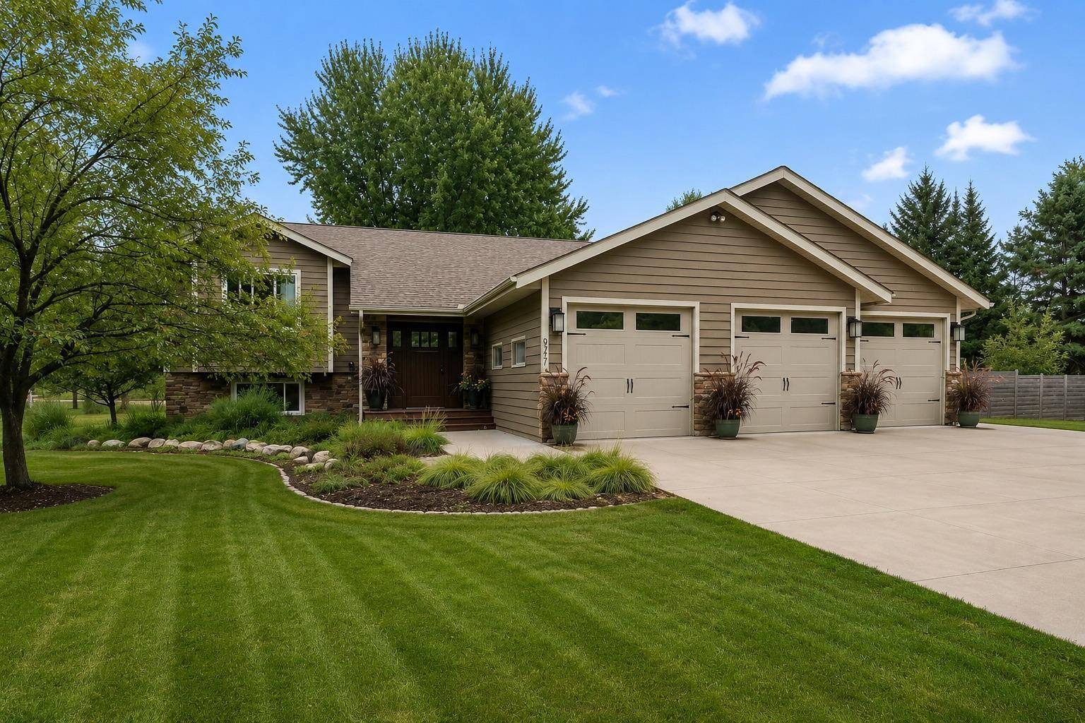 947 Sherman RD, Hudson, WI 54016