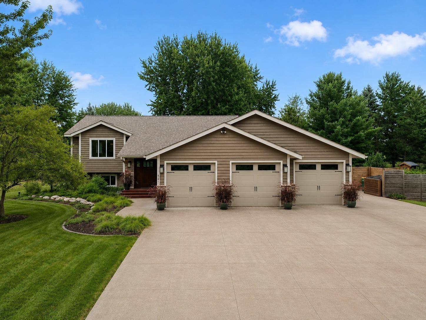 947 Sherman RD, Hudson, WI 54016