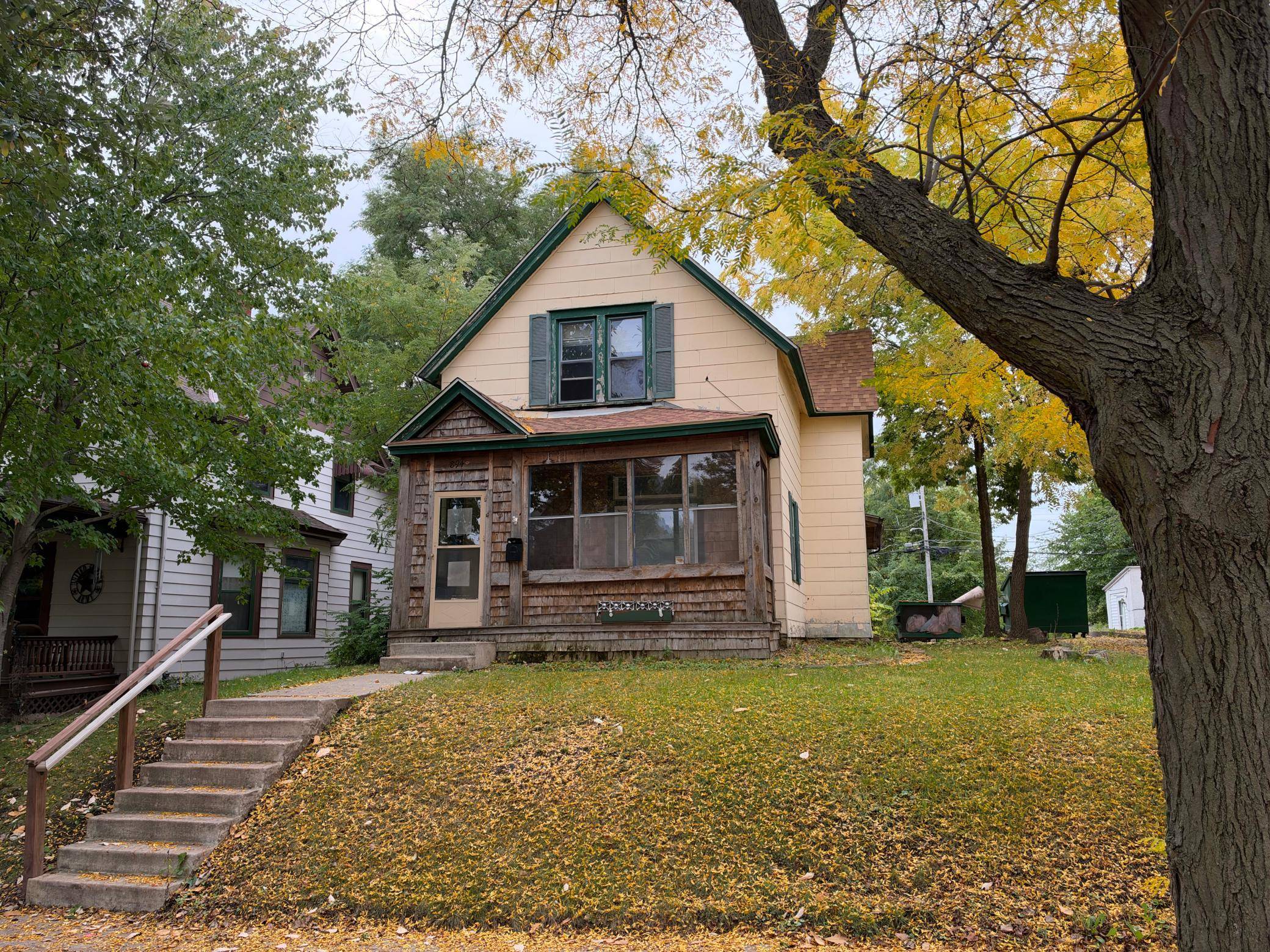 894 5th ST E, Saint Paul, MN 55106