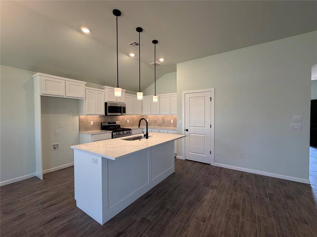 3923 Abingdon DR, Norman, OK 73026