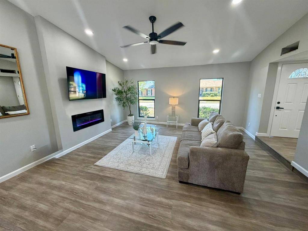 1810 Sandra Lane, Grand Prairie, TX 75052