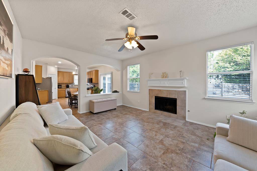 11005 Fawn Valley Drive, Fort Worth, TX 76140