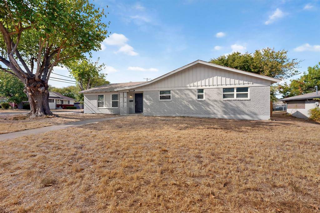 4801 Hollowbrook Road, Fort Worth, TX 76103