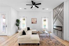 5516 Helmick Avenue, Fort Worth, TX 76107