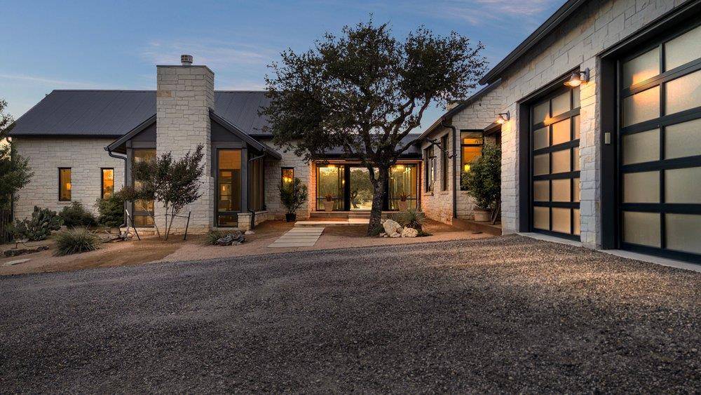 417 Summit Spring LN, Johnson City, TX 78636