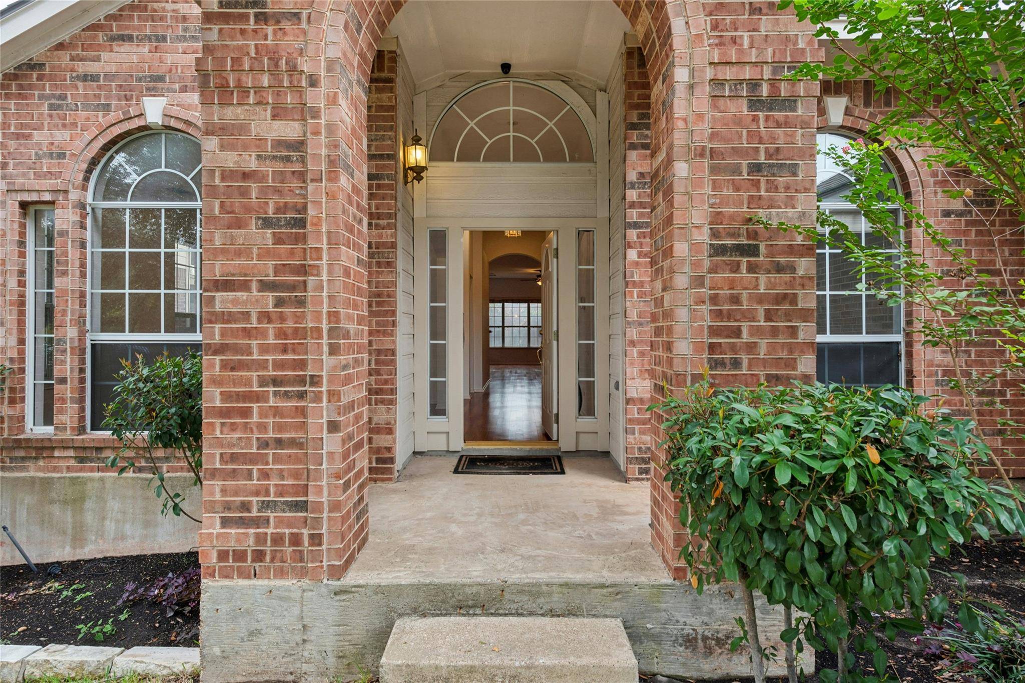 1421 Hargis CRK, Austin, TX 78717