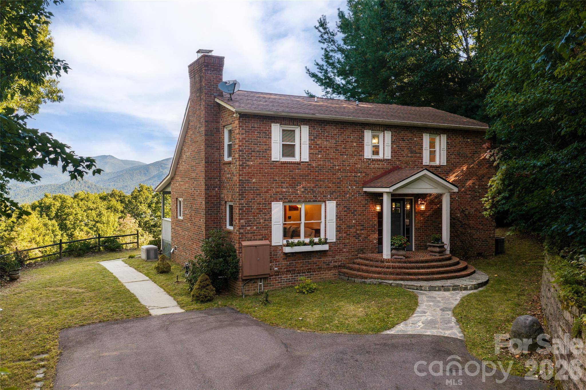 126 Wildflower Cove DR, Swannanoa, NC 28778