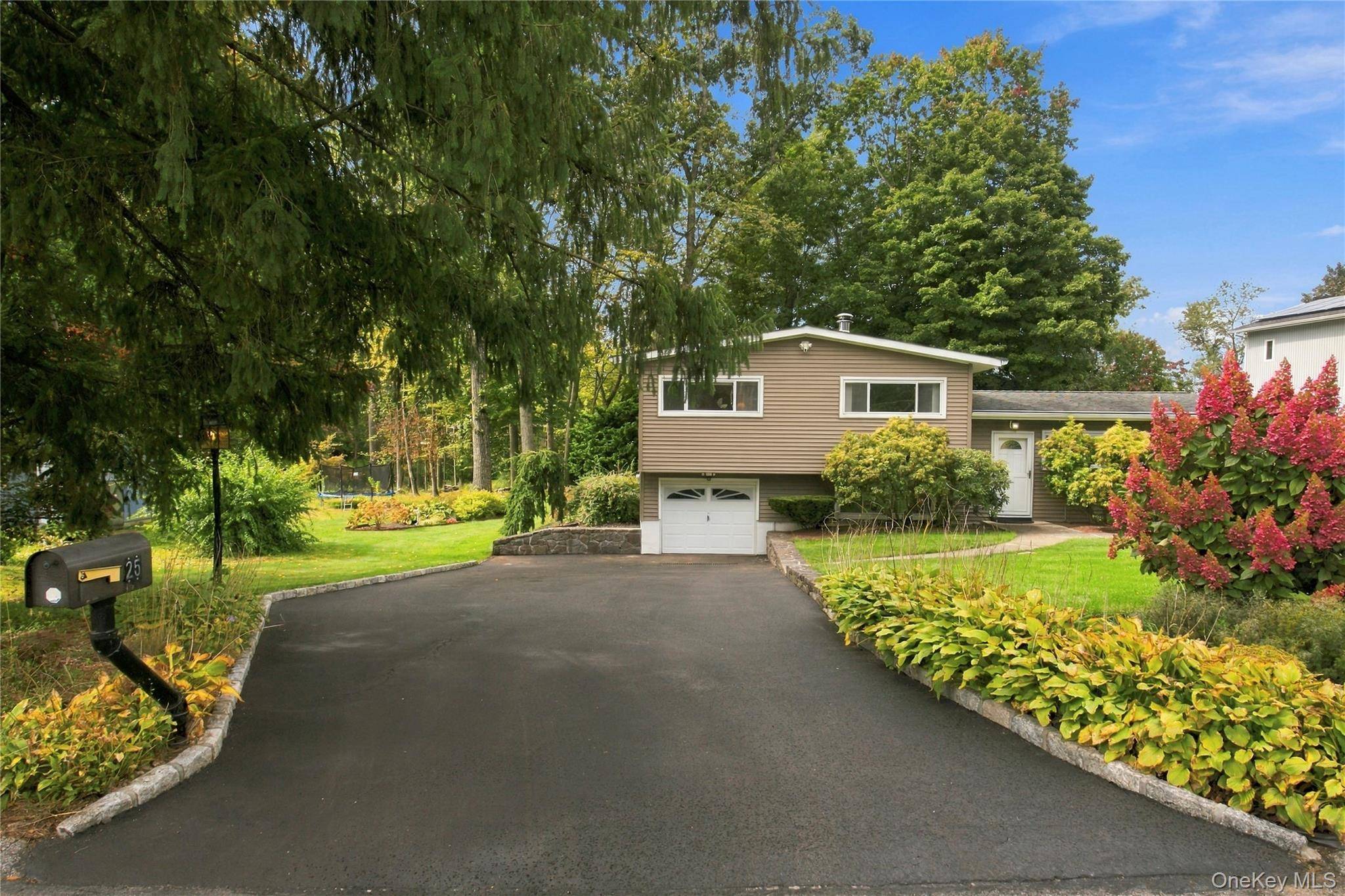 25 Fawn Ridge DR, Cortlandt Manor, NY 10567