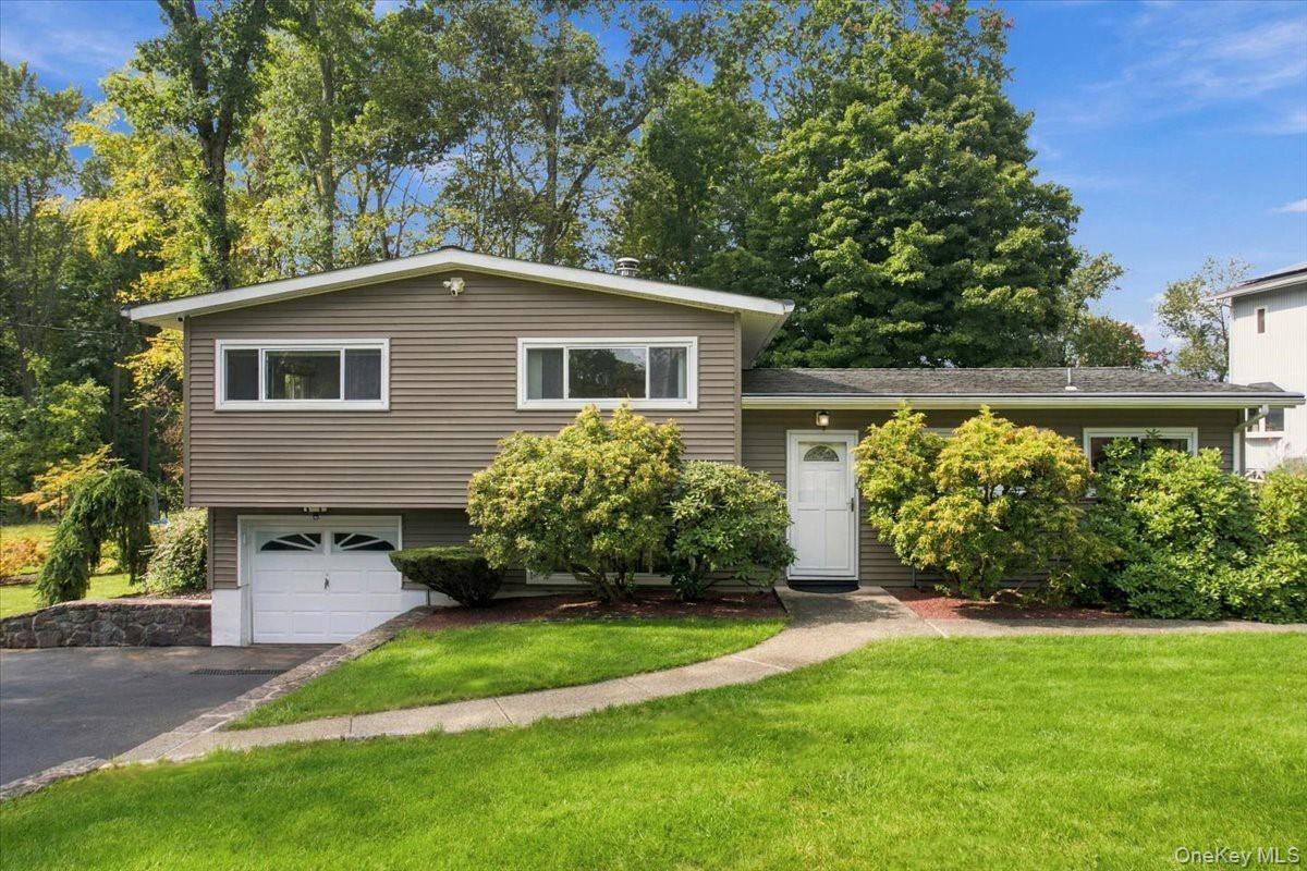 25 Fawn Ridge DR, Cortlandt Manor, NY 10567