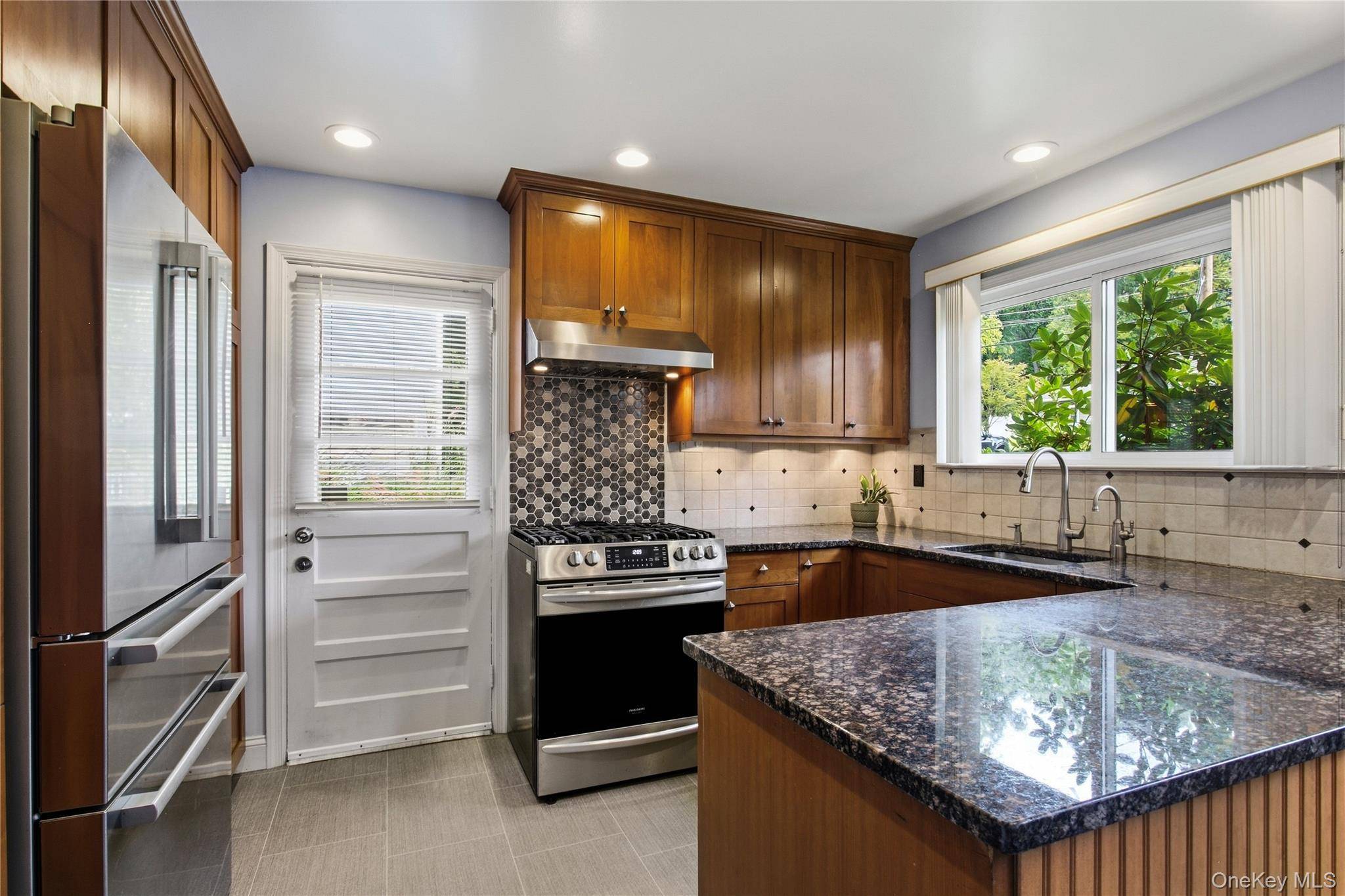 25 Fawn Ridge DR, Cortlandt Manor, NY 10567