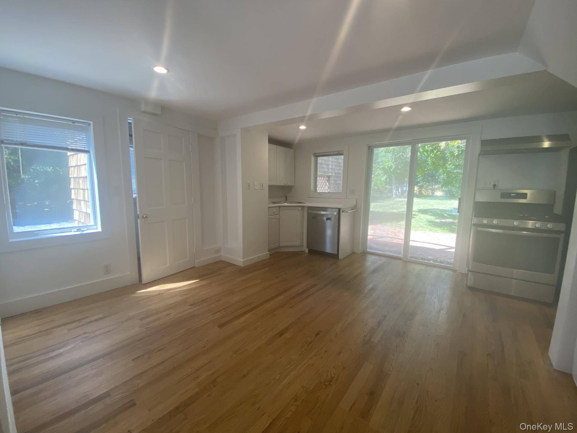 14 B Franklin Ave, Westhampton Beach, NY 11978