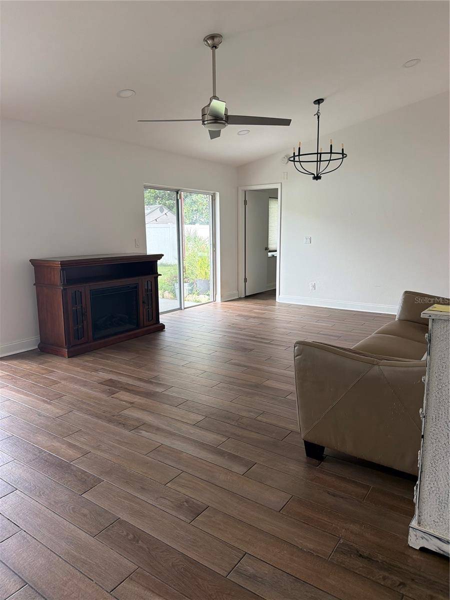11012 ASHBOURNE CIR, Tampa, FL 33624