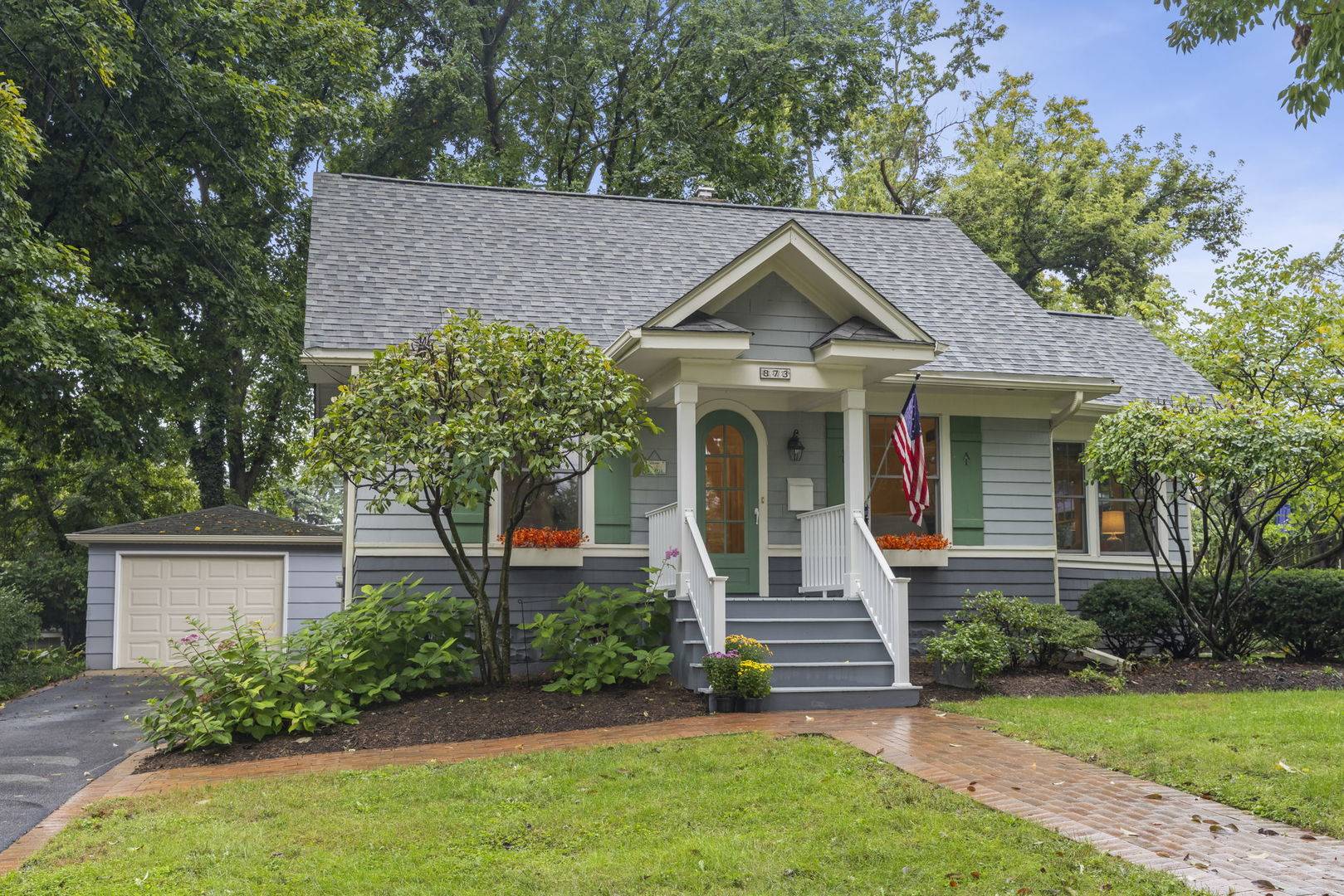 873 Hillside AVE, Glen Ellyn, IL 60137