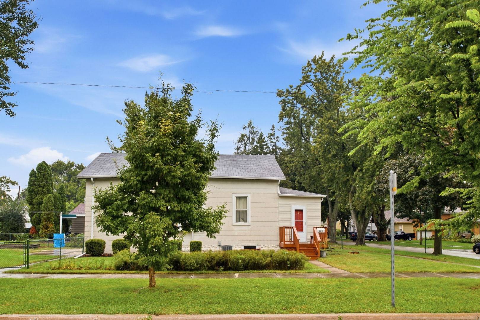 102 N Adams ST, Westmont, IL 60559
