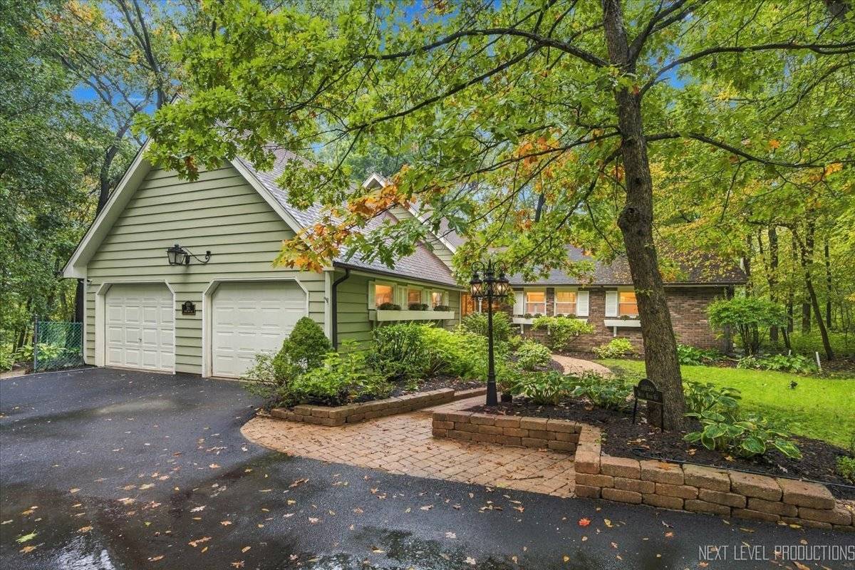 36W584 Wild Rose RD, St. Charles, IL 60174