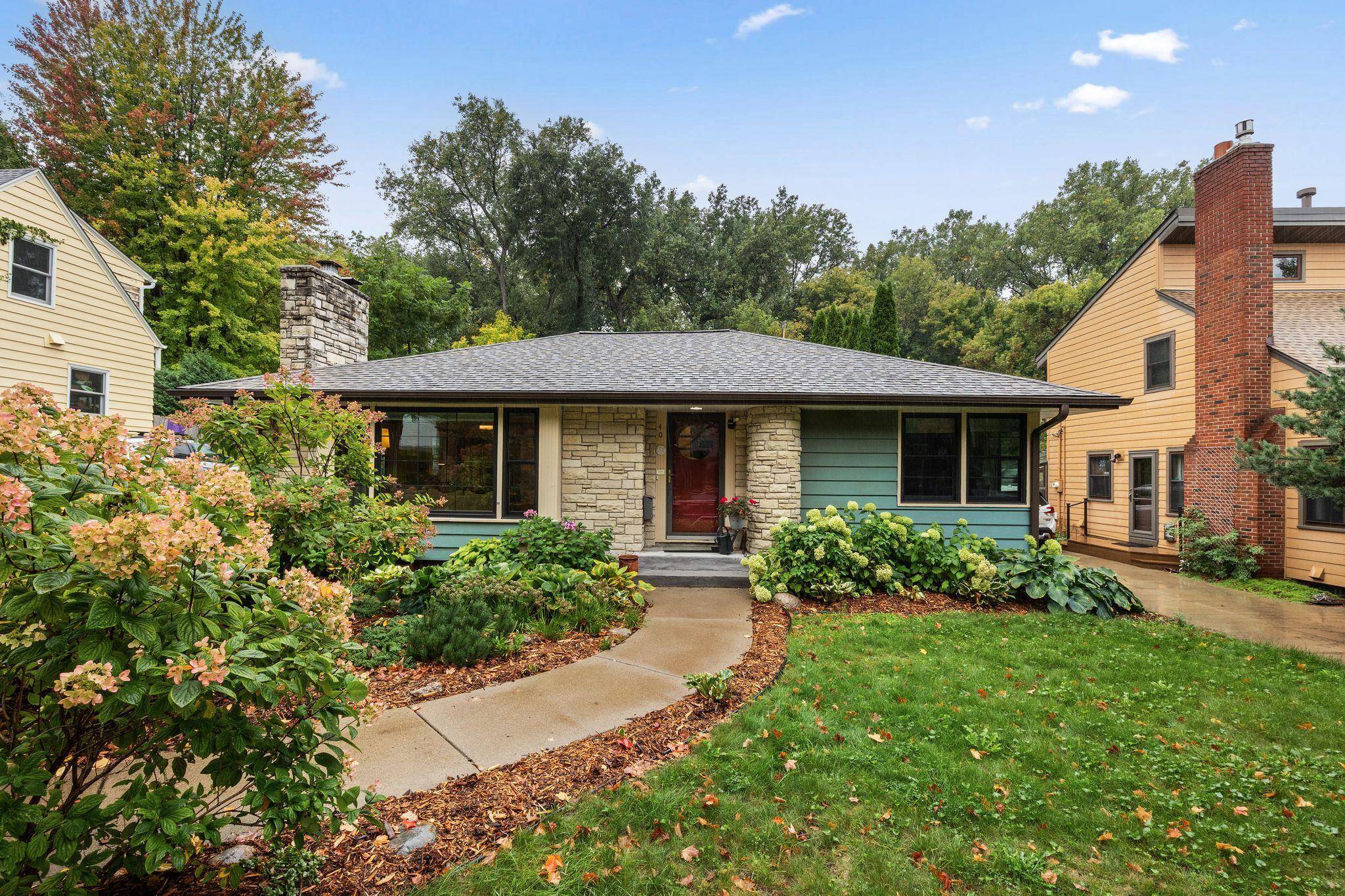 40 Upton AVE S, Minneapolis, MN 55405