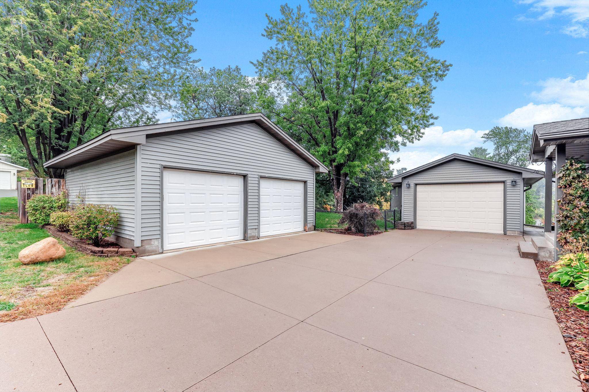 727 Riverside DR N, Hudson, WI 54016